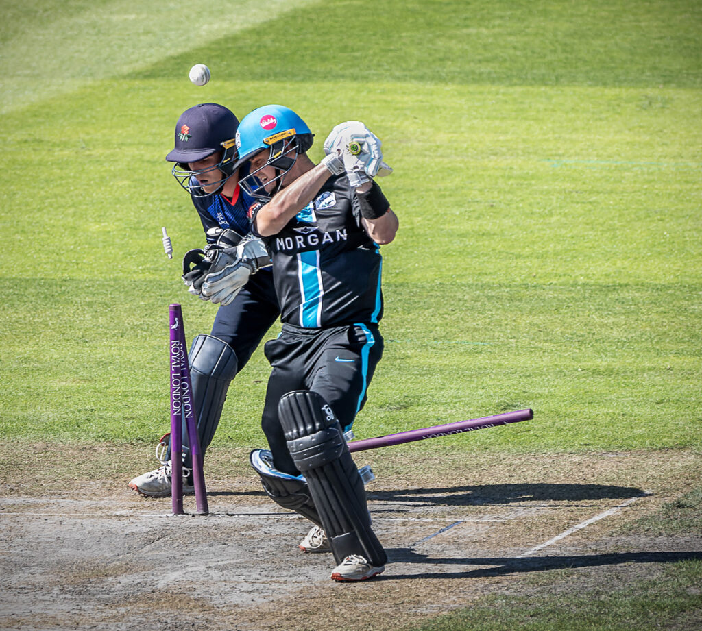 4th HC _Clean Bowled_Andrew Donkin 4th HC _Clean Bowled_Andrew Donkin